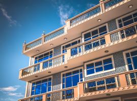 Abuharee Grand, medenc&eacute;vel rendelkező hotel Hithadhoo v&aacute;ros&aacute;ban