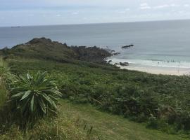 19 Headlands Cottage, hotel with parking in Coverack