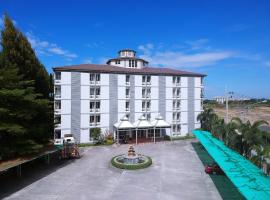 Matini Amata, hotel sa parkingom u gradu Ban Hua Phai