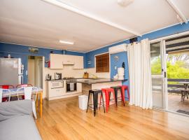 The Gee Beach House, pet-friendly hotel in Guilderton