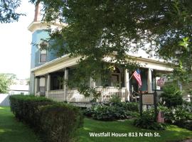 Bayberry House Bed and Breakfast, מקום אירוח B&B בSteubenville