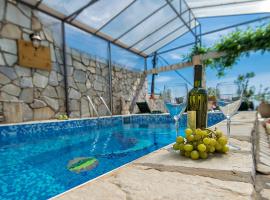 Zen Luxury Villa: Sveti Stefan şehrinde bir otel