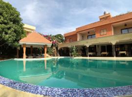 Le Clos Des Papillons, bed & breakfast σε Saly Portudal