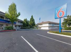 Motel 6 Weed - Mount Shasta, hotel in Weed