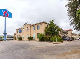 Motel 6-San Antonio, TX - Fiesta Trails