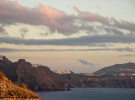 Annouso Villa with Hot Tub by Caldera Houses, feriebolig i Oia