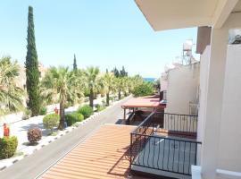 Pirgos beach house, hotel in Larnaka
