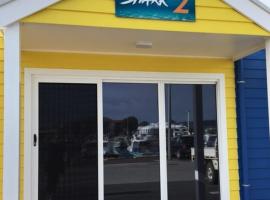 Port Lincoln Shark Apartment 2, hotel with parking in Port Lincoln