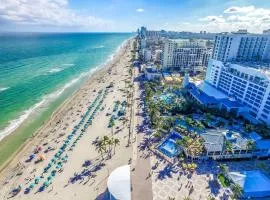 Chic 1 BR w Parking Space Walk to the Beach 6
