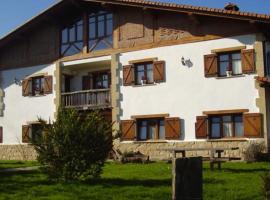 Agroturismo Orortegi, farm stay in Aia