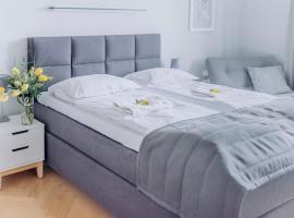 Plac Zbawiciela - 2 Rooms, 4 Beds - Sleeps 6 Comfortably, hotel in Warschau