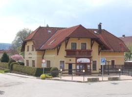 Apartmány Florian, hotel in Frymburk