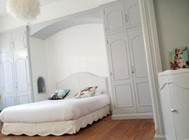 La Maison Blanche, bed and breakfast v destinaci Blaye