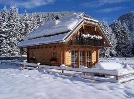 Alpi Giulie Chalets, hotelli, jossa on pysäköintimahdollisuus kohteessa Valbruna