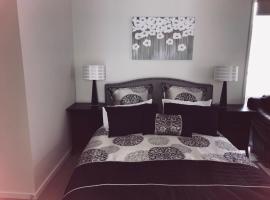 Modern Self Contained Apartment in Riverhead, hotel near RNZAF Base Auckland, Riverhead