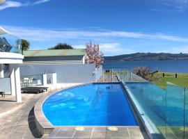 Lakeside Apartment Waimahana 1, hotel with pools in Taupo
