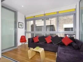 Little New York on Riley - Executive 1BR Darlinghurst Apartment with New York Laneway Feel
