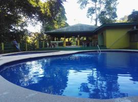 Hotel Rancho Las Cabañas, viešbutis mieste Guapiles
