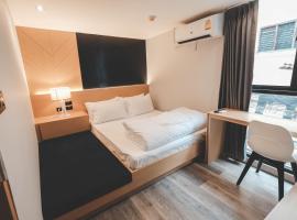 Stay Thapae Hostel, hotel i Chiang Mai
