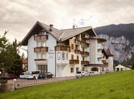 Hotel Belvedere Srl, hotelli kohteessa Fai della Paganella