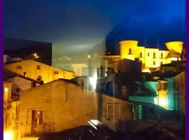 Casa Vacanze Piazza Apartment 2, hotel with parking in SantʼAndrea di Conza