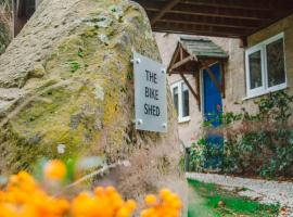The Bike Shed, holiday home in New Mills
