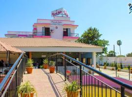 Lsq Pink Lake, hotell i Dāhānu