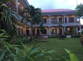 Mama Leurth Sunset Guesthouse, hotel a Don Det