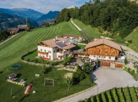 Apartments Pitschlmann, farmstay di Fie