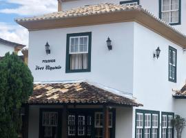 Pousada Vovô Chiquinho, hotel perto de Igreja do Rosário, Tiradentes