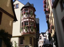 Weingut Gästehaus Derkum, hotel v destinaci Ürzig