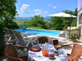 villa la chiesetta - private pool - Borgo Canapegna, hotel in Fabriano