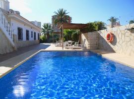 Villa Ana Apartments, casa vacacional en Benidorm