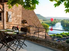 Au coeur de Beynac, superbe maison du 16ème siècle avec jardin panoramique, vacation home in Beynac-et-Cazenac