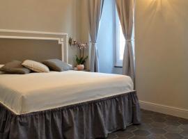 Locanda San Tomaso Affittacamere, hotel en Pietra Ligure