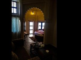 Dwivedi Hotels Palace On Steps, hotel en Ghats of Varanasi, Varanasi
