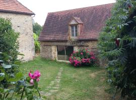 Le Chai, gîte de charme avec piscine，蒙蒂尼亞克的家庭旅館