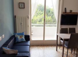 Spazioso alloggio nel centro di Albisola Superiore, апартаменты/квартира в городе Альбисола-Супериоре