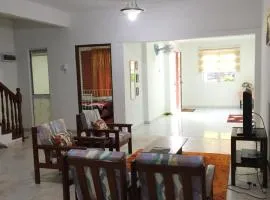 RB Double Storey Bandar Tasik Selatan Homestay