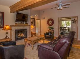 Tanglewood, Cabin at Ruidoso, with Forest View, hotell sihtkohas Ruidoso