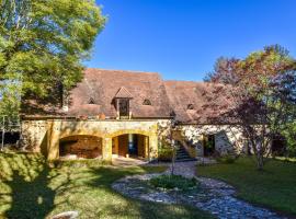 Holiday home with swimming pool, παραθεριστική κατοικία σε Saint-Laurent-la-Vallée