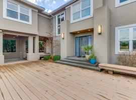 Camano Island Waterfront Modern Splendor, hotel de platja a Lona Beach