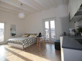 P&D APARTMENTS NAVIGLI VIA CASALE, hotel near Darsena, Milan