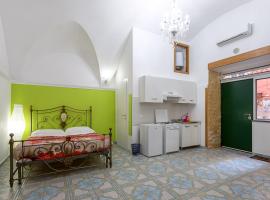 NaCity Holiday Home, hotel in Naples