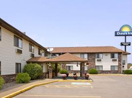 Days Inn & Suites by Wyndham Davenport East, hotell i Davenport