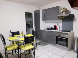 Mas des sources, жилье с кухней в городе Boissy-sous-Saint-Yon