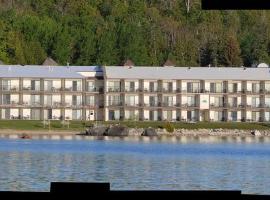 AmericInn by Wyndham Saint Ignace Lakefront, hotel en Saint Ignace