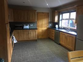 Glendona Lodge, vacation home in Glenavy