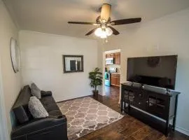Hays St Cozy Remodeled 2BR/2BA house sleeps 8