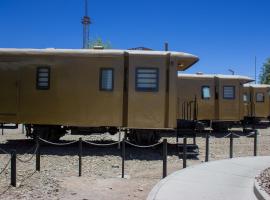Onkel Inn Wagon Sleepbox Uyuni، فندق في أويوني